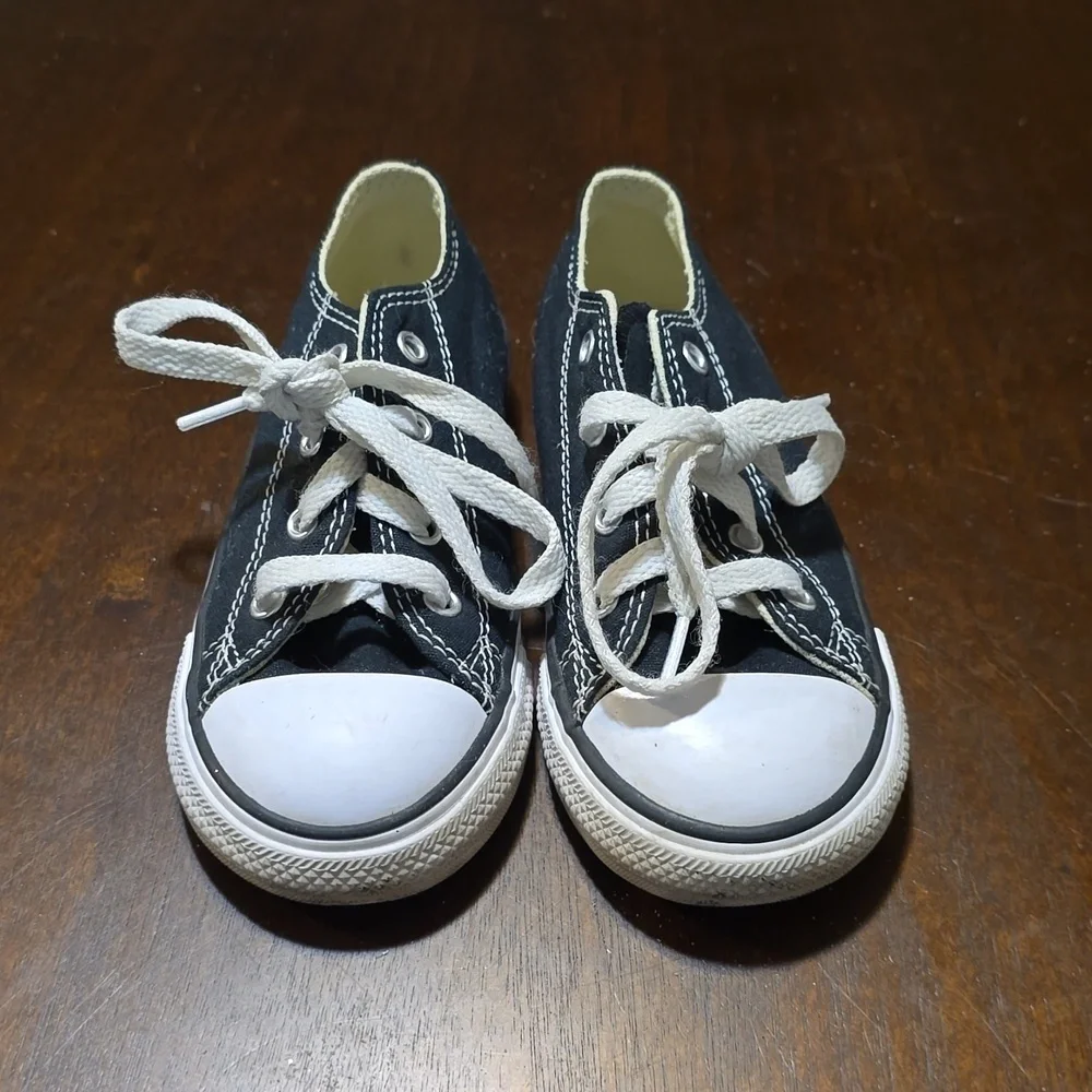 Converse Chucks Black & White Tennis‎ Shoes Size 9